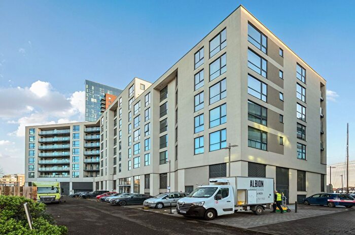 2 Bedroom Flat To Rent In Maritime Walk, Ocean Village, Southampton, Hampshire, SO14