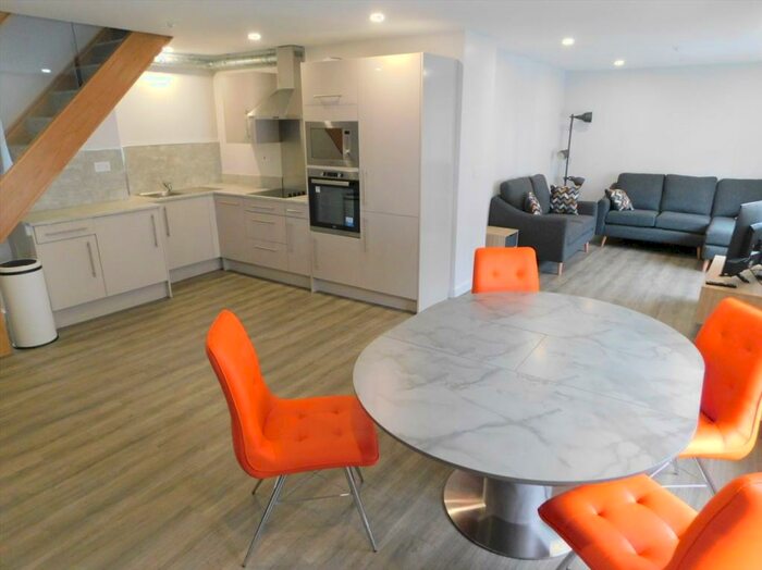 2 Bedroom Apartment To Rent In Old Elvet, Durham City, Durham City, DH1