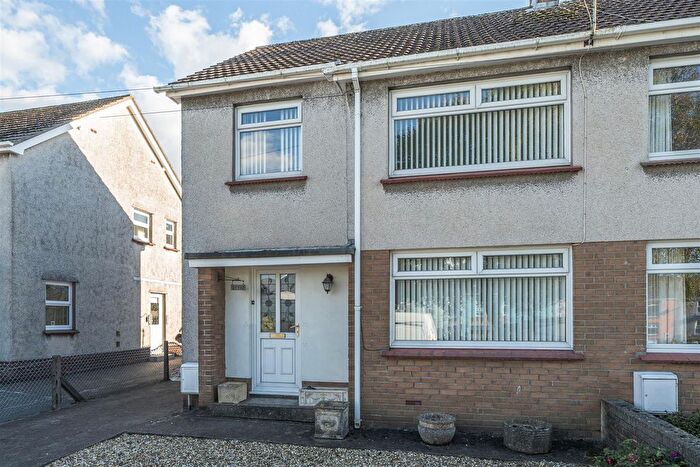 3 Bedroom Semi-detached House For Sale In Cae Folland, Penclawdd, Swansea, SA4