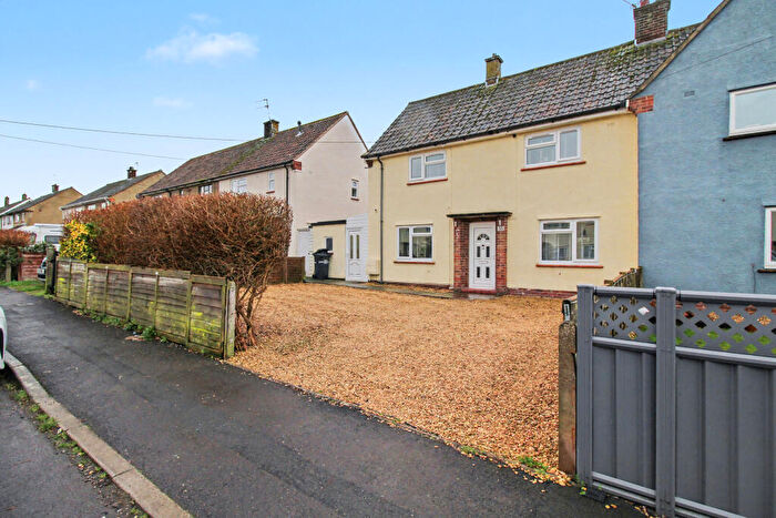 3 Bedroom Semi-Detached House For Sale In Portland Road, Street, BA16