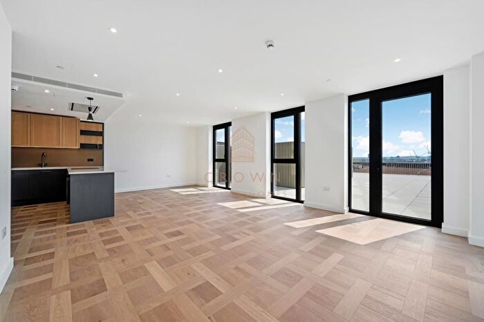 3 Bedroom Flat To Rent In Merino Gardens, London, E1W