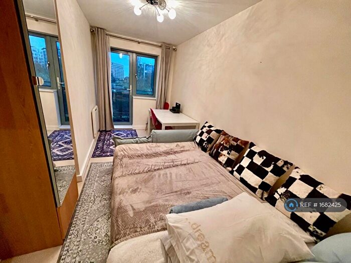 2 Bedroom Flat To Rent In Aqua House, London, NW10