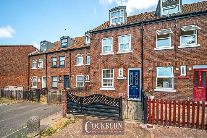 3 Bedroom Terraced House For Sale In Lonsdale Close, London, SE9