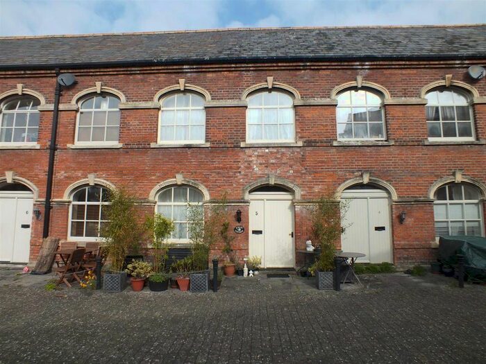 3 Bedroom Town House To Rent In Alfred Street, Westbury, BA13