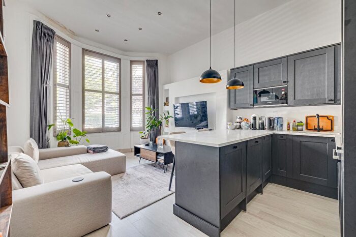 2 Bedroom Flat To Rent In Castletown Road, Barons Court, W14