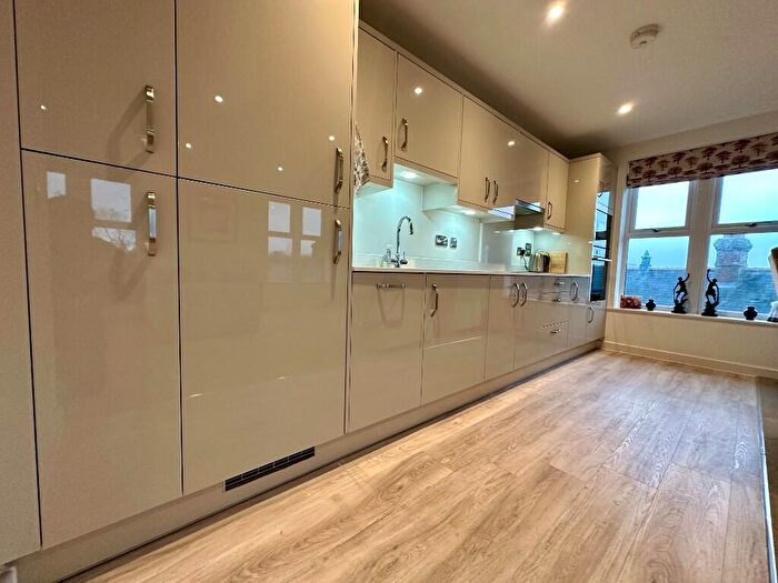 2 Bedroom Apartment For Sale In Fountain Way, Salisbury, Wiltshire, SP2