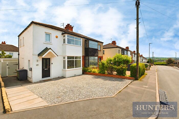 3 Bedroom Semi-Detached House For Sale In Leslie Avenue, Yeadon, Leeds, LS19