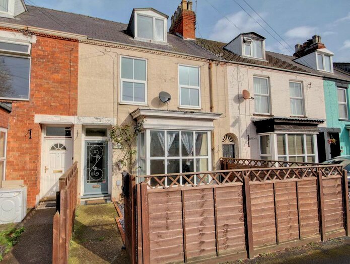 4 Bedroom House To Rent In Cliff Terrace, Hornsea, HU18