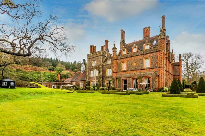 4 Bedroom Apartment For Sale In Albury Park Mansion, Guildford, Surrey, GU5