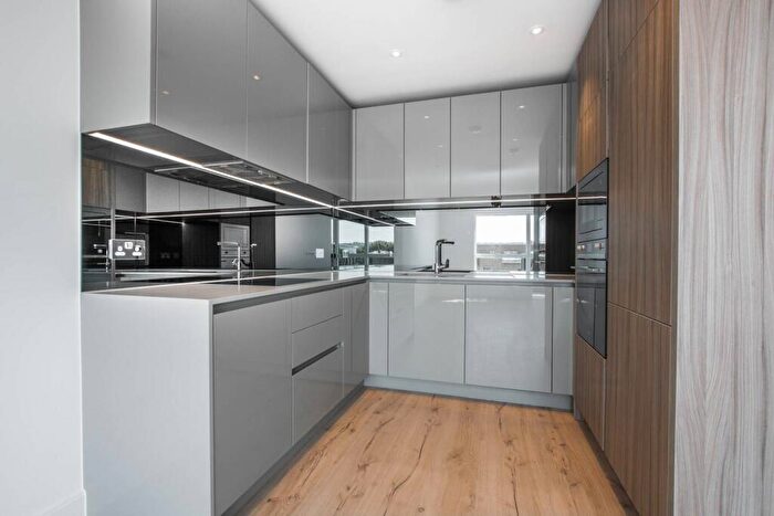 2 Bedroom Flat To Rent In High Street, Hornsey, London, N8