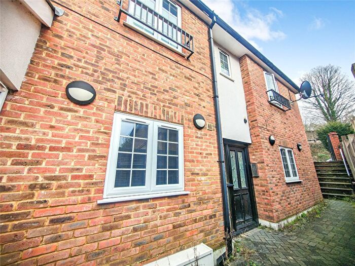 1 Bedroom Flat To Rent In Westview Avenue, Whyteleafe, Surrey, CR3