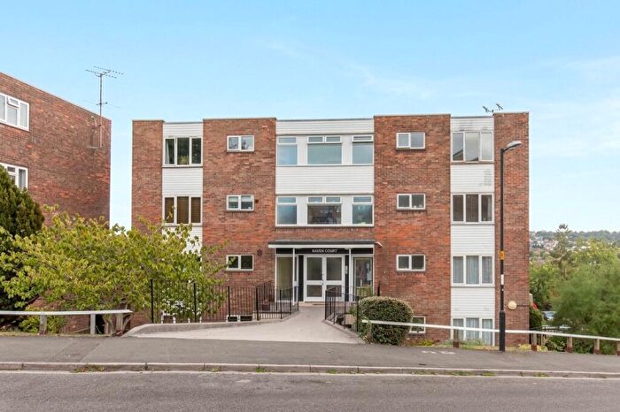 2 Bedroom Apartment For Sale In Westover Gardens, Bristol, BS9