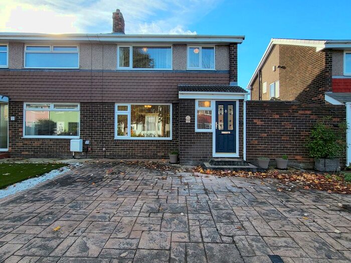 3 Bedroom Semi-Detached House To Rent In Hounslow Gardens, Jarrow, NE32