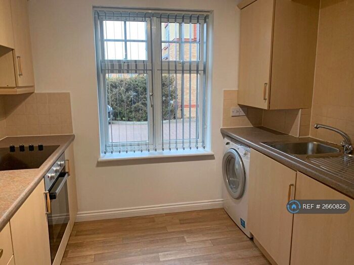 2 Bedroom Flat To Rent In Tavistock Close, Leeds, LS12