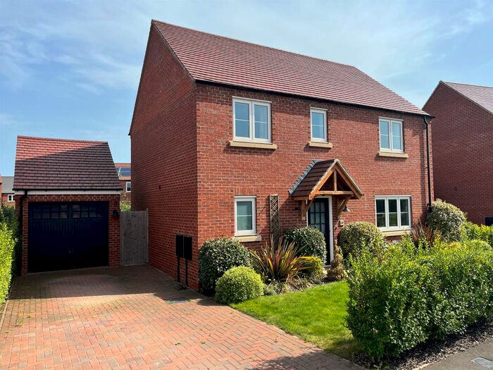 3 Bedroom Detached House For Sale In Pinchfield Gardens, Hallow, Worcester, WR2