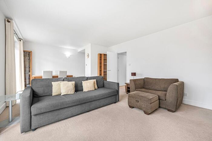 2 Bedroom Flat To Rent In Dundee Wharf, Three Colt Street, E14