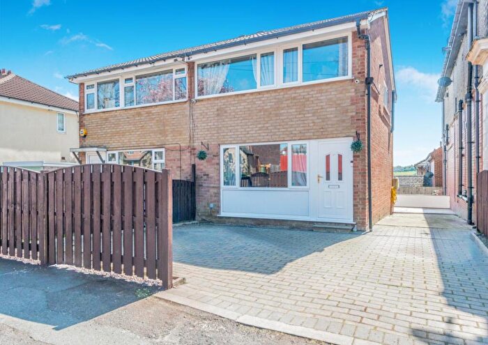 3 Bedroom Semi Detached House For Sale In Heaton Avenue, Cleckheaton, West Yorkshire, BD19