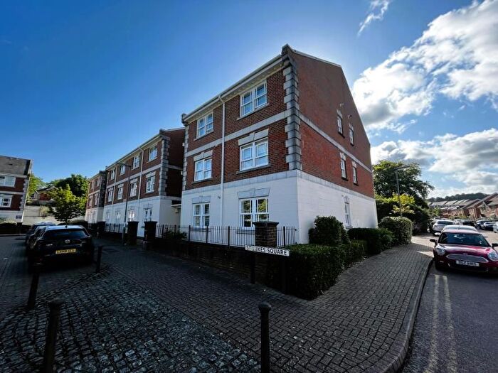 1 Bedroom Flat To Rent In St. Lukes Square, Guildford, GU1