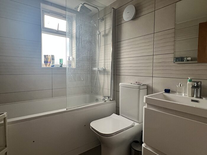 1 Bedroom Property To Rent In Lingfield Avenue, Kingston Upon Thames, KT1
