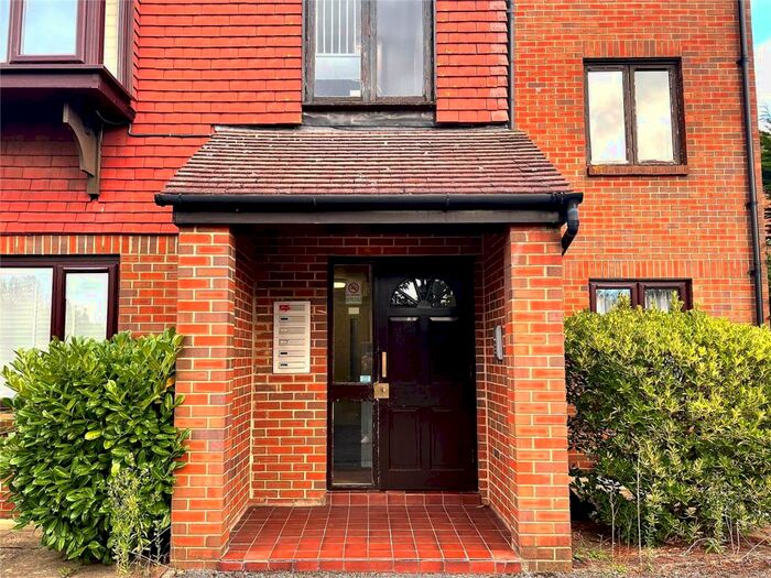 1 Bedroom Apartment To Rent In Shaw Drive, Walton-On-Thames, Surrey, KT12