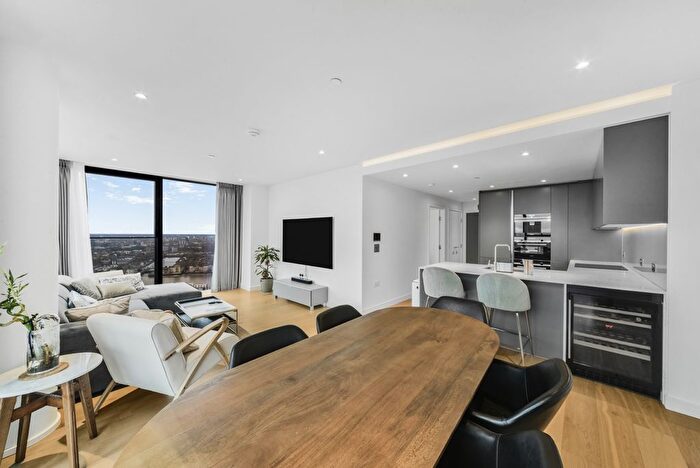 3 Bedroom Flat To Rent In Hampton Tower, Canary Wharf, E14