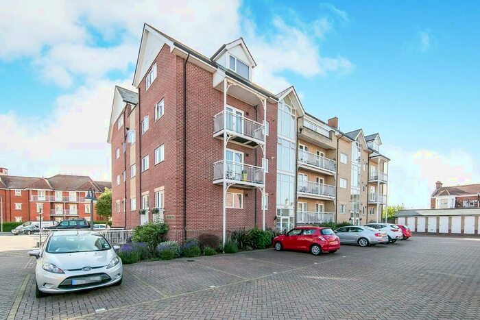 2 Bedroom Apartment To Rent In Ashley House, Vista Road, CO15