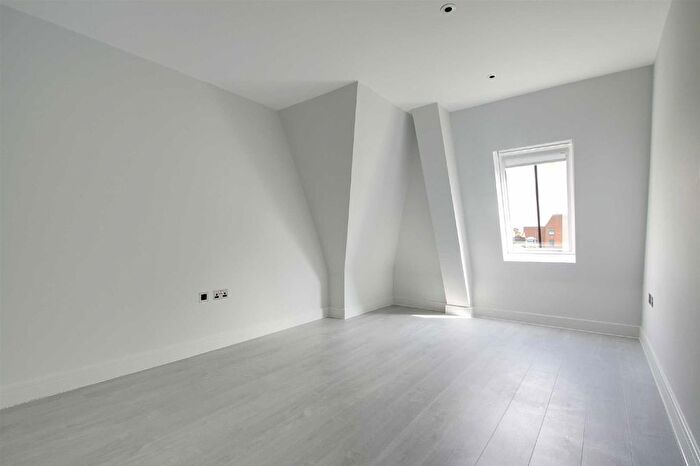 1 Bedroom Flat To Rent In High Street, Berkhamsted, HP4