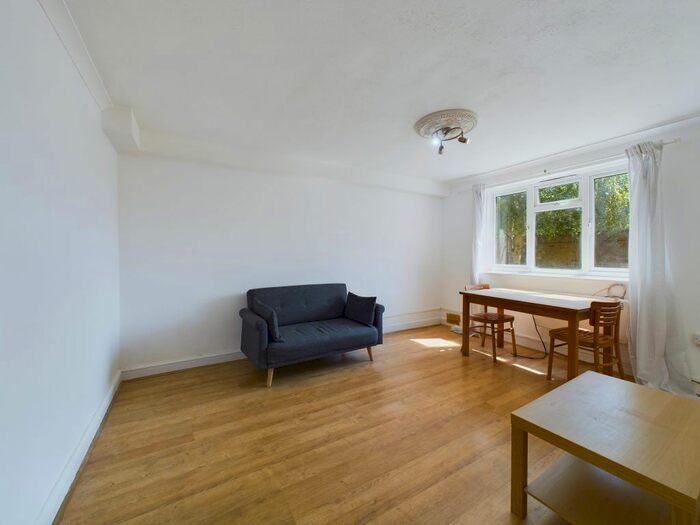 1 Bedroom Flat To Rent In Hill Rise, Langley, Slough, SL3