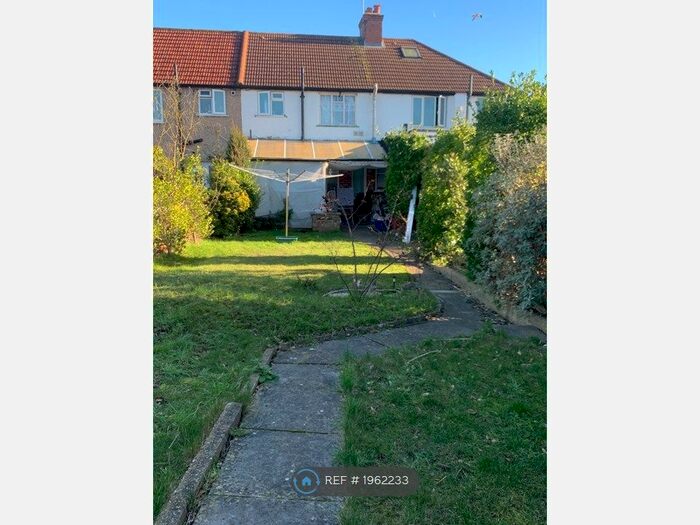 4 Bedroom Terraced House To Rent In Basildene Road, Hounslow, TW4