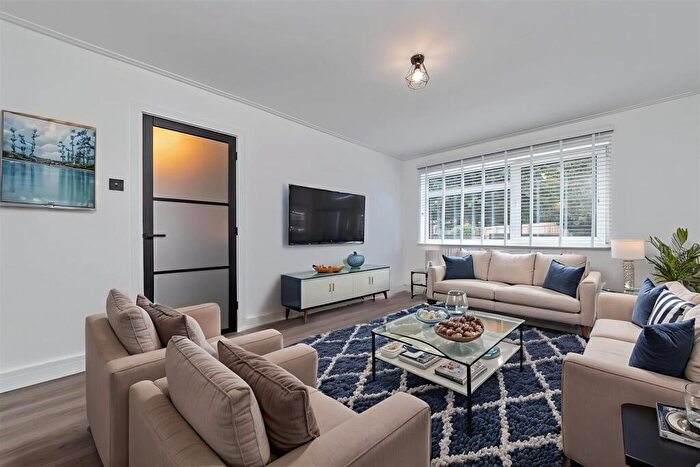 1 Bedroom Flat For Sale In Sopwell Lane, St. Albans, AL1