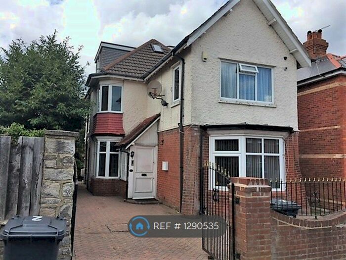 5 Bedroom Detached House To Rent In Stanfield Road, Bournemouth BH9