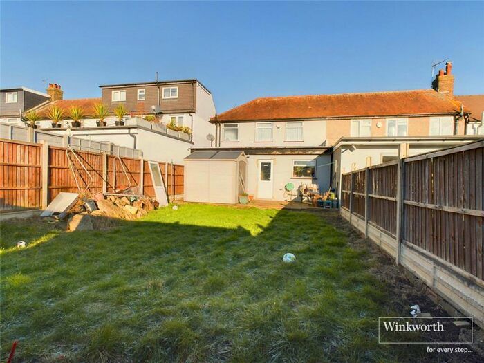 2 Bedroom End Of Terrace House For Sale In Elthorne Road, Kingsbury, London, NW9