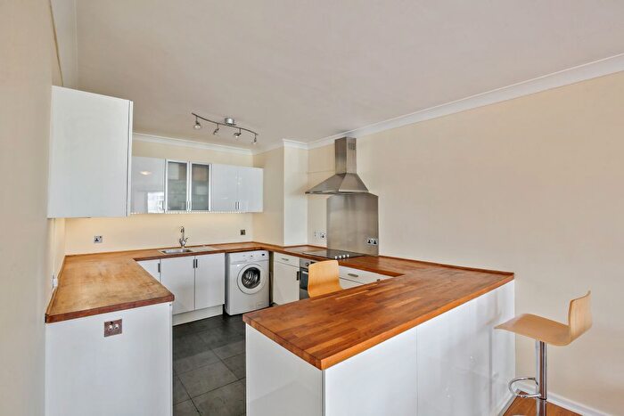 1 Bedroom Flat To Rent In Nine Elms Lane, Nine Elms, London, SW8