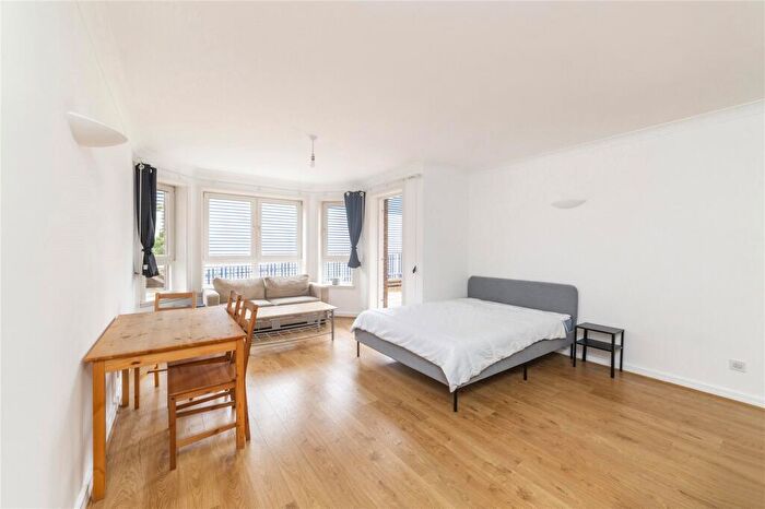 2 Bedroom Flat To Rent In Hera Court, Homer Drive, E14