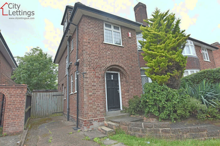 5 Bedroom Semi-Detached House To Rent In Waverley Street, Nottingham, NG7