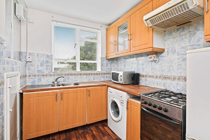 2 Bedroom Flat To Rent In Paddenswick Court, Hammersmith, London, W6