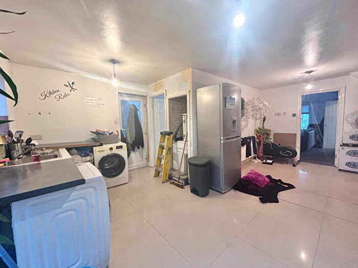 3 Bedroom Terraced House For Sale In Hungarton Boulevard, Leicester, LE5