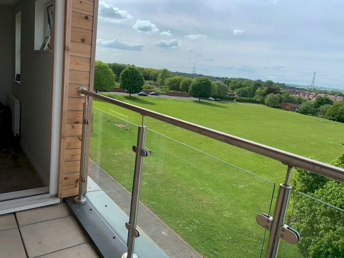 2 Bedroom Penthouse To Rent In Cottage Close, Chesterfield, Derbyshire, S43