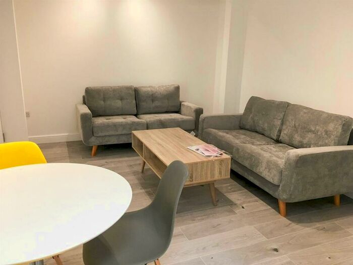 5 Bedroom Semi-Detached House To Rent In *£pppw Bills Excl* Bed On Queens Road East, NG9