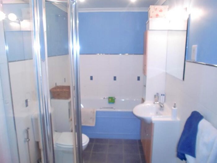 2 Bedroom Flat To Rent In Petersham Road, Richmond, TW10