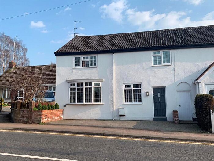 3 Bedroom End Of Terrace House For Sale In Birmingham Road, Blakedown, Kidderminster, DY10