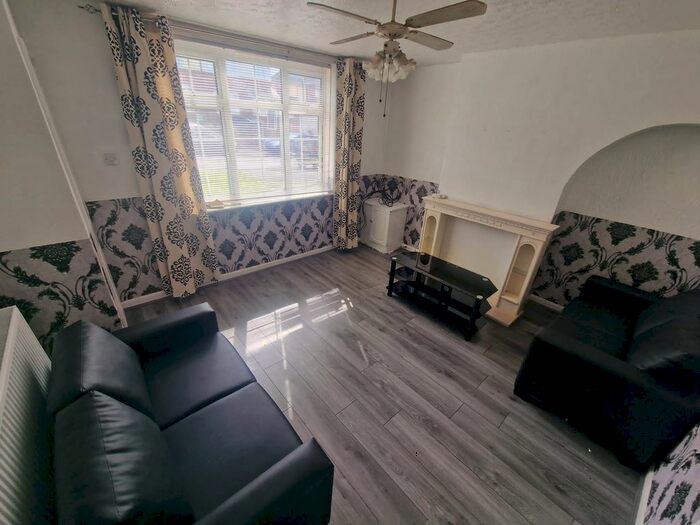 3 Bedroom Property To Rent In Harvest Road, Bearwood, Smethwick, B67
