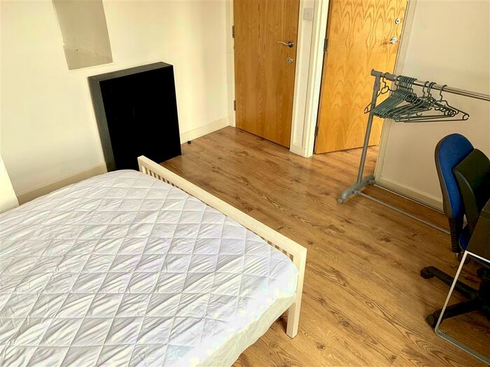 1 Bedroom Apartment To Rent In Manchester Road, Huddersfield, HD4