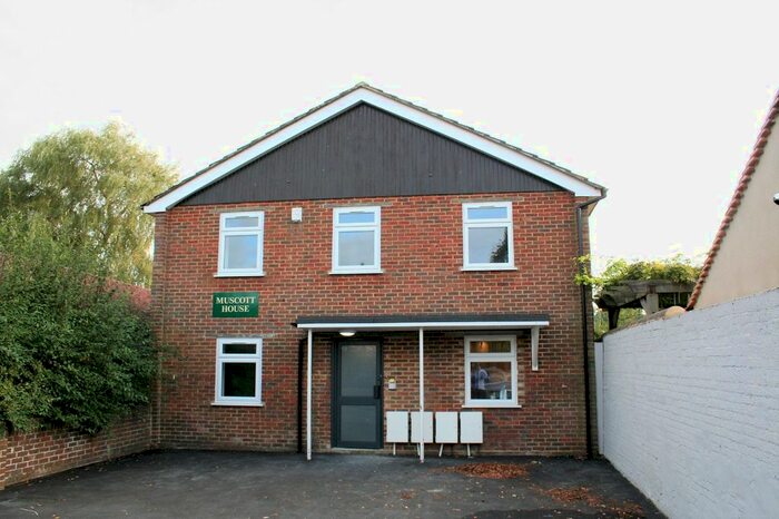 1 Bedroom Flat To Rent In Meadrow, Godalming, GU7