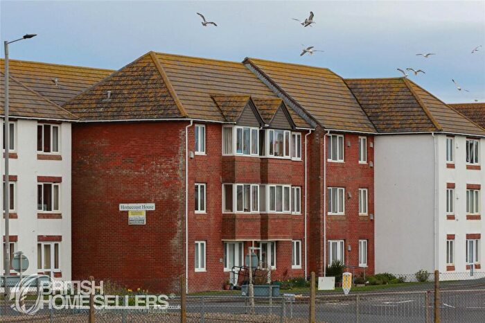 1 Bedroom Apartment For Sale In Cavell Avenue, Peacehaven, East Sussex, BN10