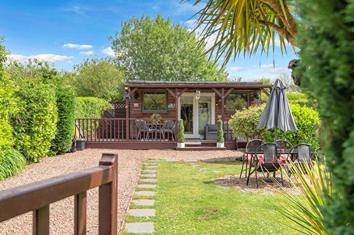 2 Bedroom Chalet For Sale In Humberston Fitties, Humberston, DN36