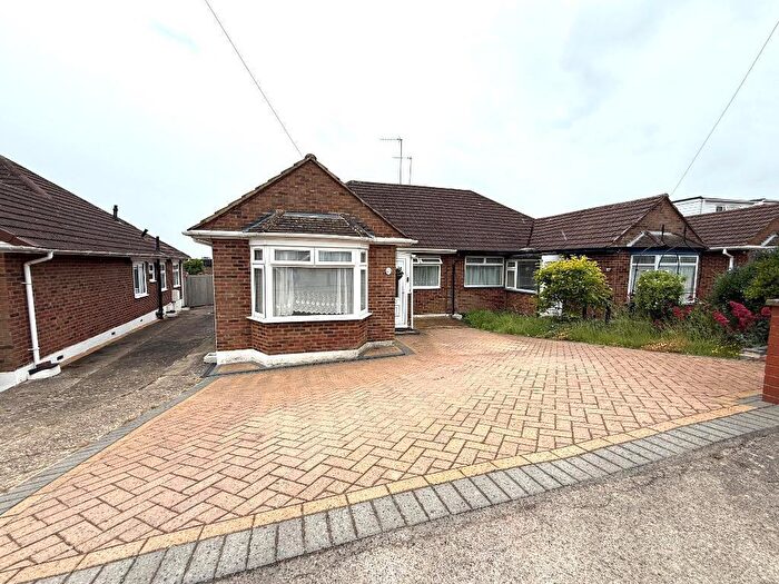 3 Bedroom Semi-Detached Bungalow For Sale In Pennine Avenue, Sundon Park, Luton, Bedfordshire, LU3