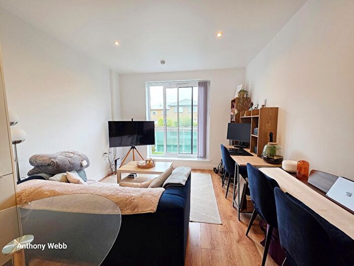 1 Bedroom Flat To Rent In Sydney Road, Enfield, EN2