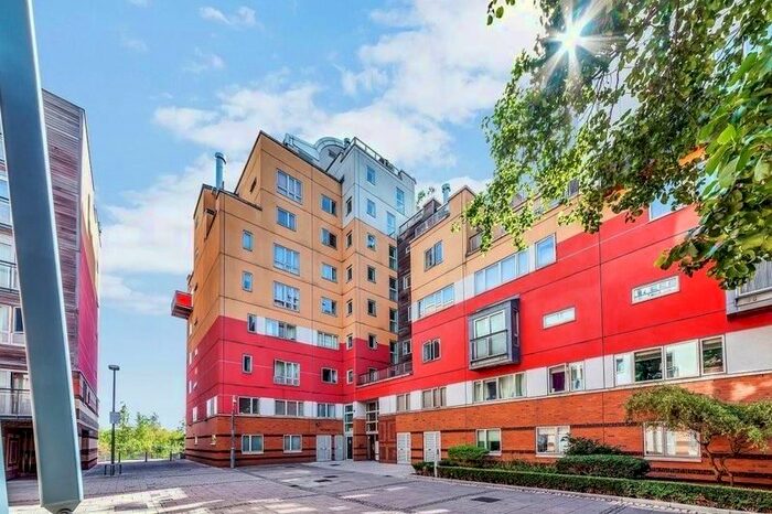 2 Bedroom Flat To Rent In Faraday Lodge, Renaissance Walk, Greenwich, New Charlton, London, SE10