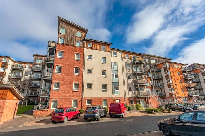 2 Bedroom Flat To Rent In / Albion Gardens, Edinburgh, EH7